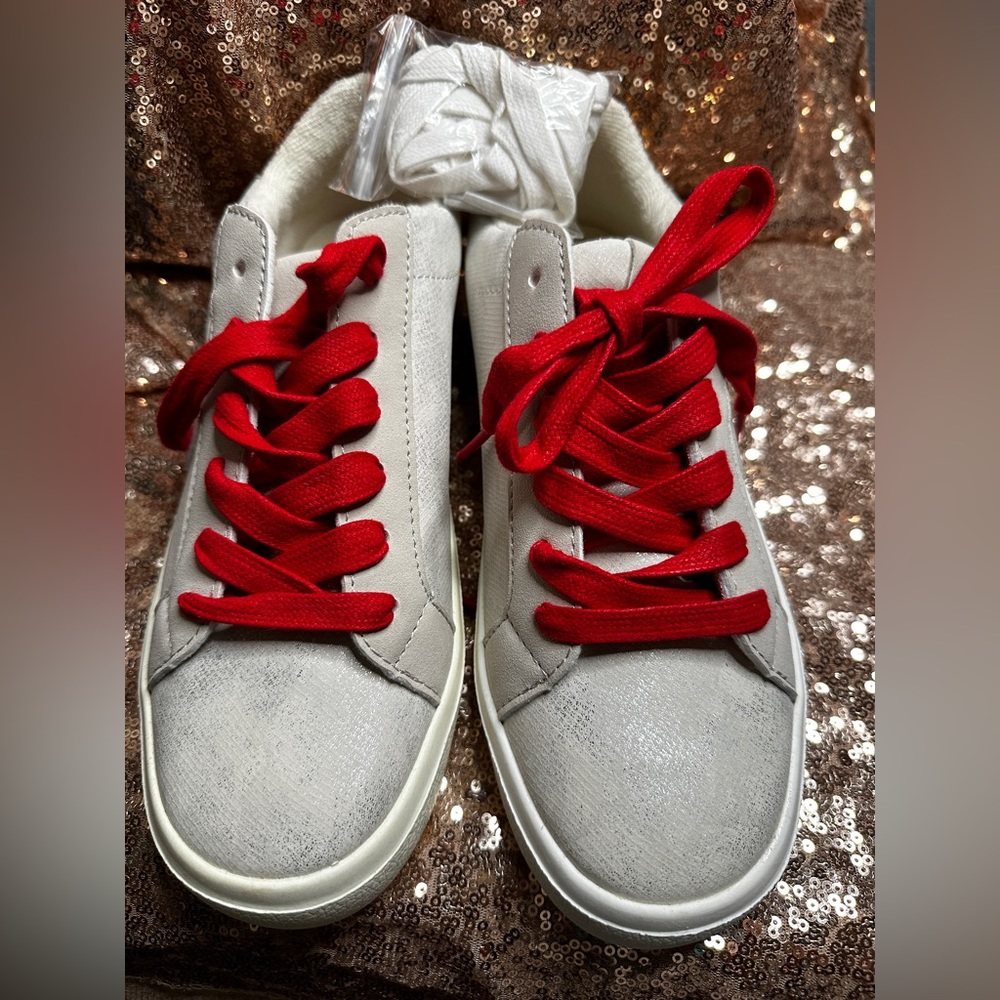 R2 sneakers